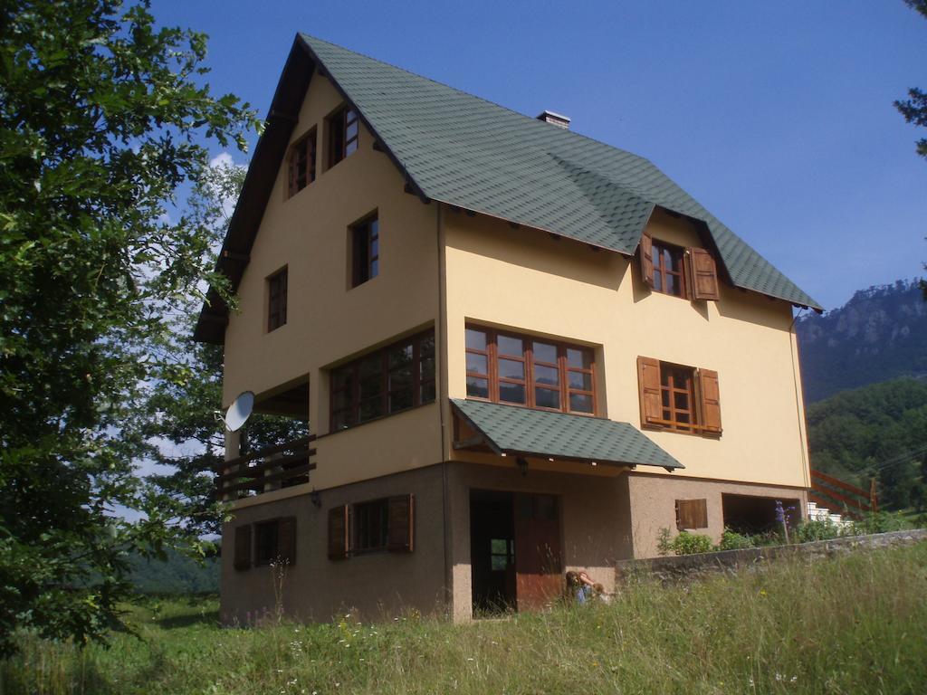 Guest House Tara Canyon ปิเลฟเลีย ห้อง รูปภาพ