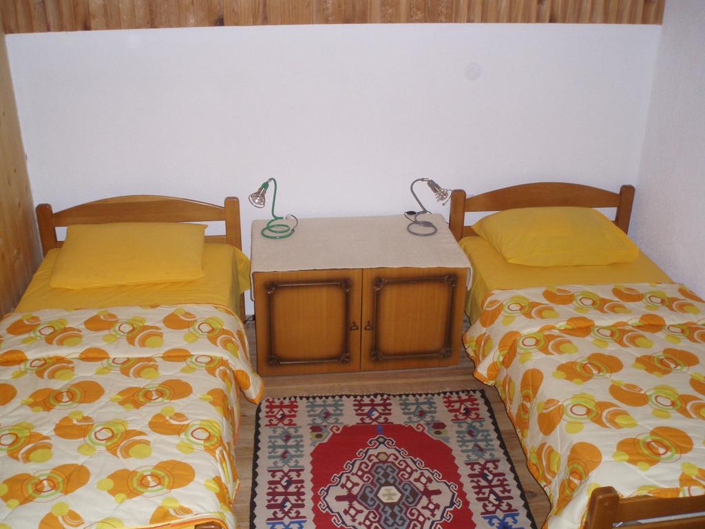 Guest House Tara Canyon ปิเลฟเลีย ห้อง รูปภาพ