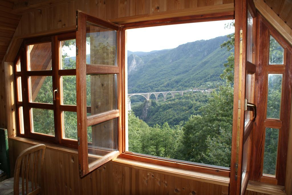 Guest House Tara Canyon ปิเลฟเลีย ภายนอก รูปภาพ